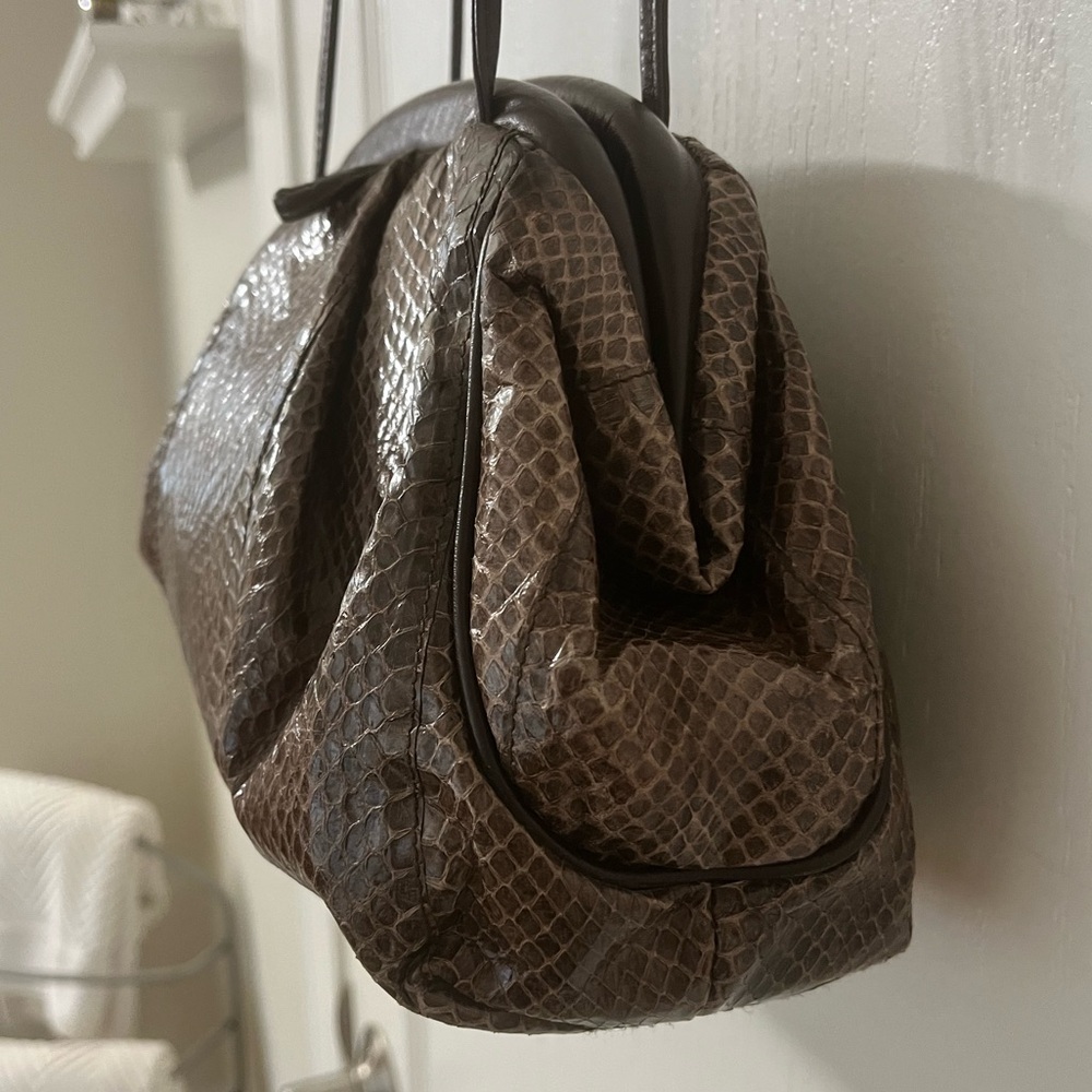 🛍️ Lyrella Adorable Brown Snakeskin Crossbody Shoulder Bag, Vintage 1980’s - Picture 4 of 14